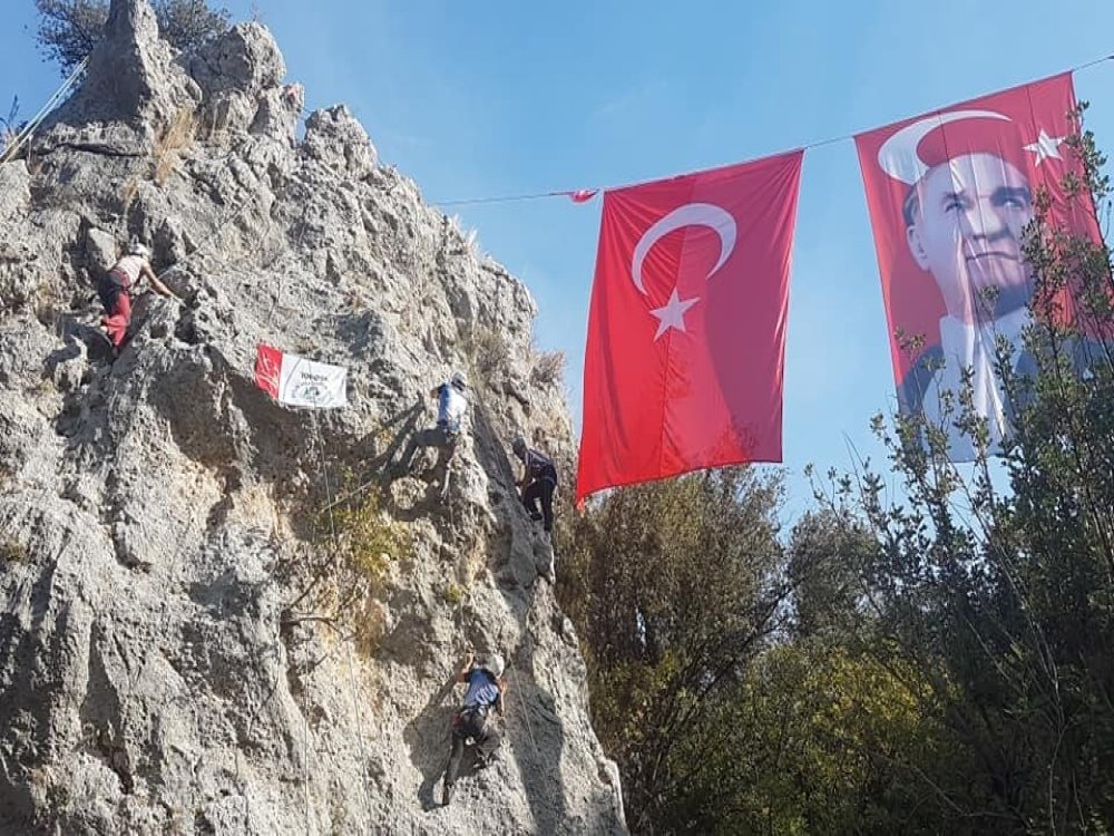 TODOSK 22. ULUSAL KAYA TIRMANIŞ ŞENLİĞİ 29 EKİM CUMHURİYET BAYRAMI VE ULU ÖNDER ATATÜRK&#38;#39;Ü ANMA TIRMANIŞI